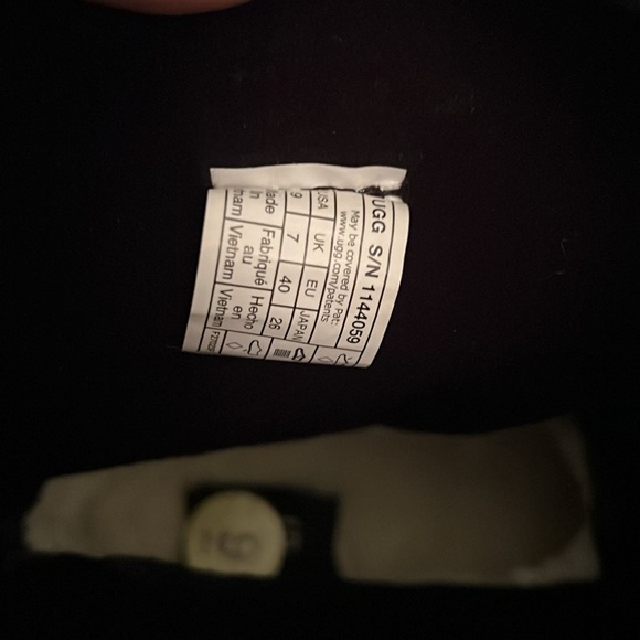 UGG Plush snow/Rain Boots - Picture 5 of 7